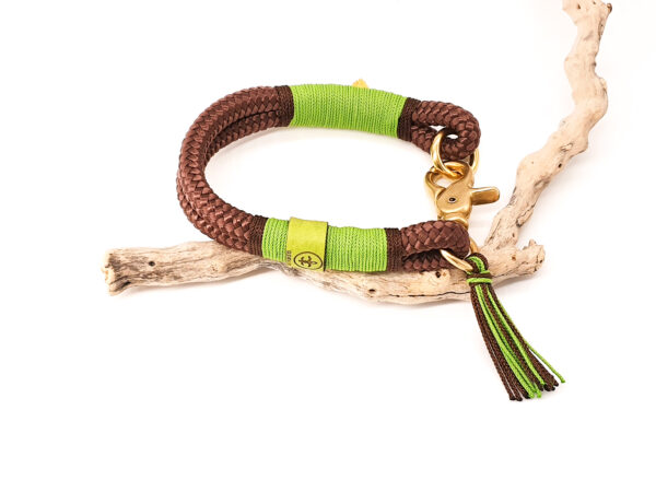 FESTES HALSBAND MIT QUASTE (CREATE YOUR OWN – IN VIELEN FARBKOMBINATIONEN MÖGLICH)