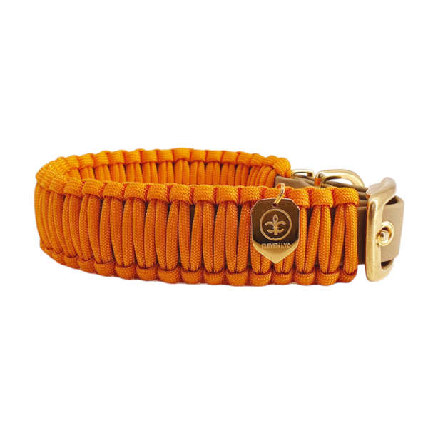 ‘RIBBED LYS’ in ORANGE. VERSTELLBARES HALSBAND