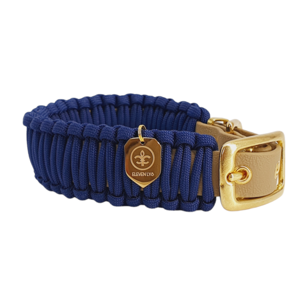 ‘RIBBED LYS’ in BLAU. VERSTELLBARES HALSBAND